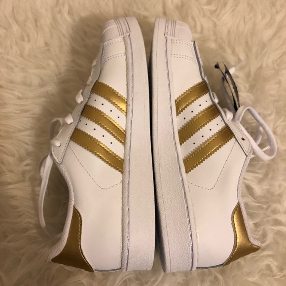 *SOLD* NWT Adidas Superstar Big Kids Gold! - Picture 8 of 8
